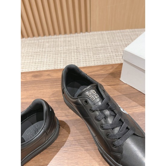 GIVENCHY Sneakers