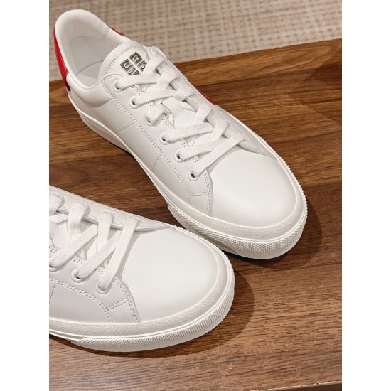 GIVENCHY Sneakers