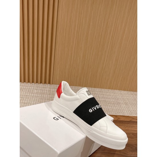 GIVENCHY Sneakers