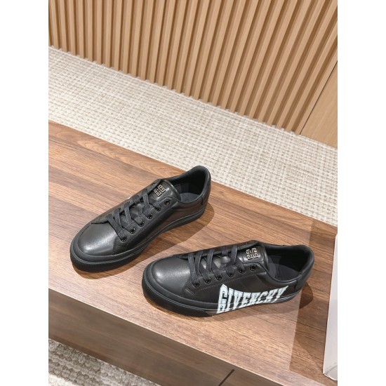 GIVENCHY Sneakers