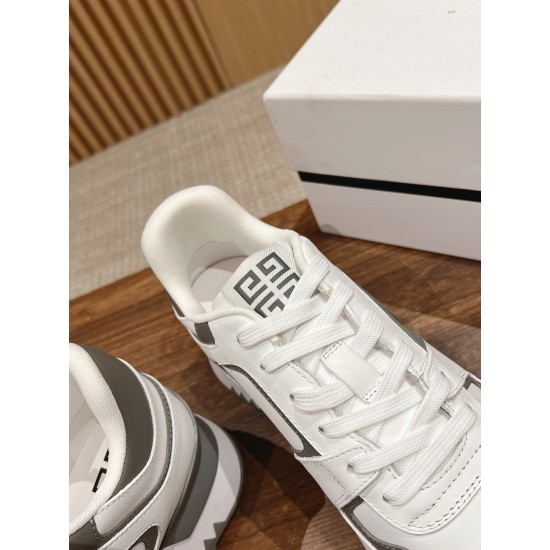 GIVENCHY Sneakers
