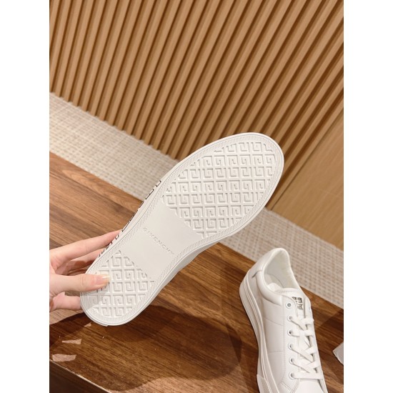 GIVENCHY Sneakers