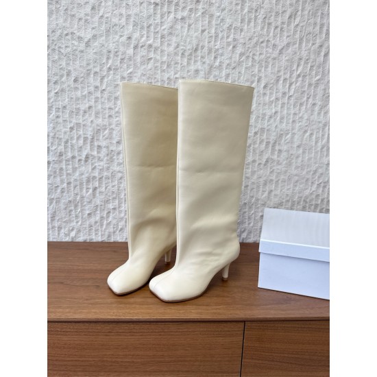 530GG279  Maison Margiela 玛吉拉 25ss秋冬新款 直筒 长靴不过膝 MM6家tabi分趾鞋靴 原版开模双层真皮鞋底 原版套楦鞋型很大方 搭配各种风格都轻松驾驭 小短腿的福音 上身瞬间秒变大长腿 上脚不被常规所拘束，随心所欲做自己～上脚炒鸡柔软舒适▪️鞋面：采用原版进口牛皮▪️内里垫脚：羊皮▪️大底：原版定制意大利双层真皮大底▪️Size：35-39（40.41定制不退不换）
