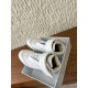 360（男码+10）G295 Maison Margiela 马吉拉 25ss秋冬新款马吉拉Future Sneaker复古 高帮 休闲鞋MM6作为这两年最受欢迎的鬼才设计师品牌设计简单、奢华的质感让你爱不释手  不想满大街撞款的可以看看这个品牌，比较小众却又是那么好搭配ins、小红书随处可见这个品牌的身影 ▪鞋面：采用原版进口牛皮▪内里垫脚：丝绸羊皮▪大底：原版定制防滑橡胶大底▪码数：35-44（女码40，男码45.46.47.48定做不退换）