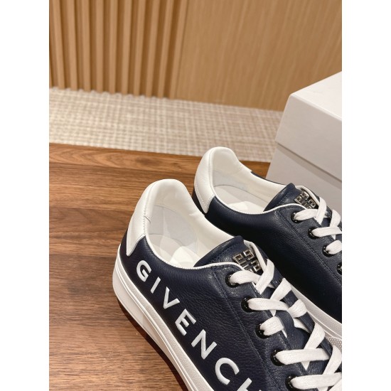 GIVENCHY Sneakers