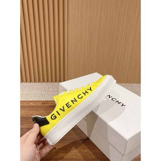 GIVENCHY Sneakers