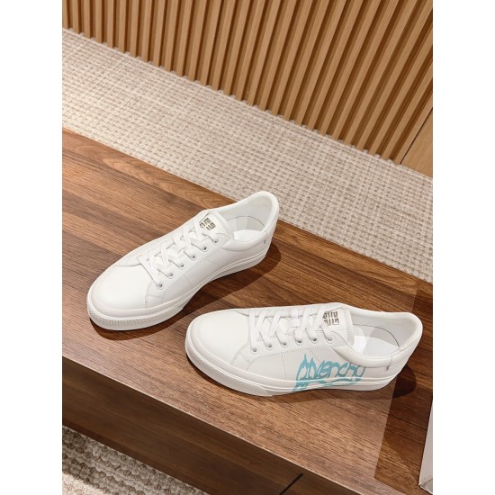 GIVENCHY Sneakers