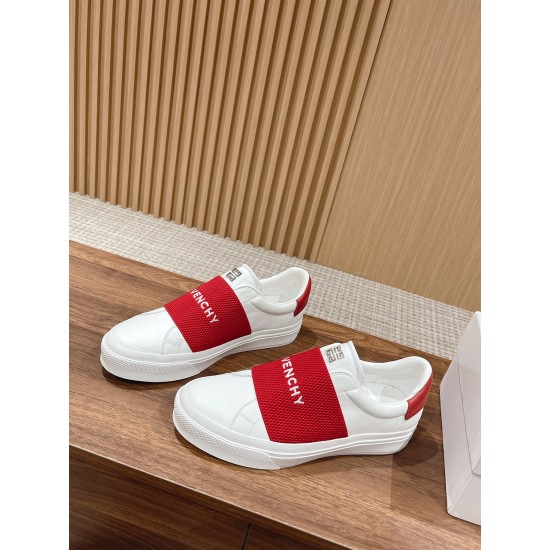 GIVENCHY Sneakers