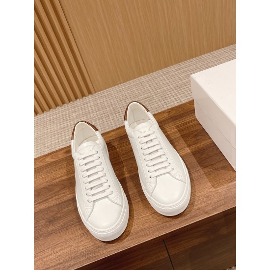 GIVENCHY Sneakers
