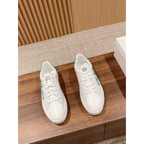 GIVENCHY Sneakers