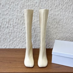 530GG279  Maison Margiela 玛吉拉 25ss秋冬新款 直筒 长靴不过膝 MM6家tabi分趾鞋靴 原版开模双层真皮鞋底 原版套楦鞋型很大方 搭配各种风格都轻松驾驭 小短腿的福音 上身瞬间秒变大长腿 上脚不被常规所拘束，随心所欲做自己～上脚炒鸡柔软舒适▪️鞋面：采用原版进口牛皮▪️内里垫脚：羊皮▪️大底：原版定制意大利双层真皮大底▪️Size：35-39（40.41定制不退不换）