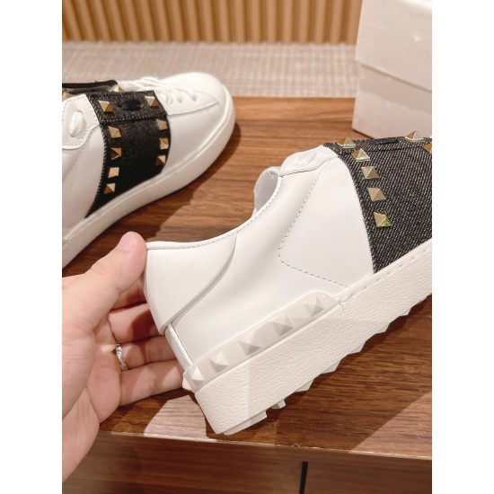 Valentino Sneakers
