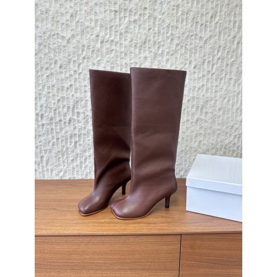 530GG279  Maison Margiela 玛吉拉 25ss秋冬新款 直筒 长靴不过膝 MM6家tabi分趾鞋靴 原版开模双层真皮鞋底 原版套楦鞋型很大方 搭配各种风格都轻松驾驭 小短腿的福音 上身瞬间秒变大长腿 上脚不被常规所拘束，随心所欲做自己～上脚炒鸡柔软舒适▪️鞋面：采用原版进口牛皮▪️内里垫脚：羊皮▪️大底：原版定制意大利双层真皮大底▪️Size：35-39（40.41定制不退不换）