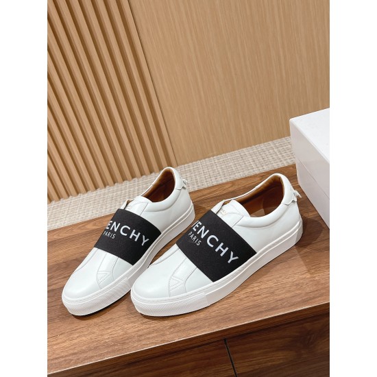GIVENCHY Sneakers