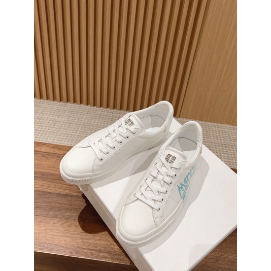 GIVENCHY Sneakers