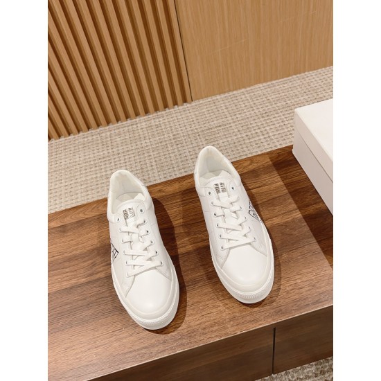 GIVENCHY Sneakers