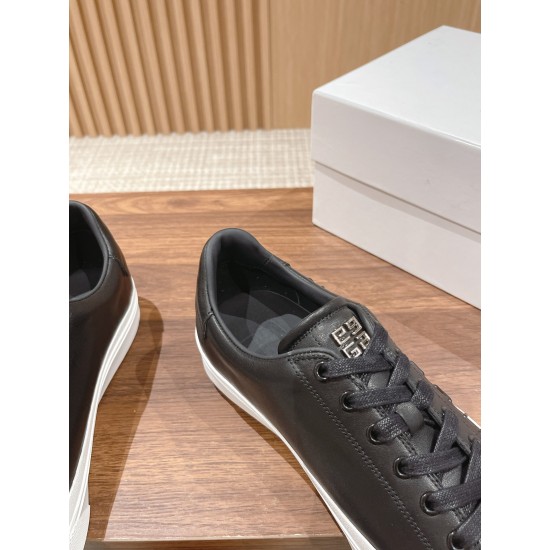 GIVENCHY Sneakers