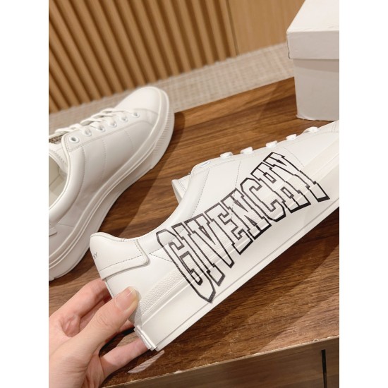 GIVENCHY Sneakers