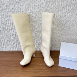 530GG279  Maison Margiela 玛吉拉 25ss秋冬新款 直筒 长靴不过膝 MM6家tabi分趾鞋靴 原版开模双层真皮鞋底 原版套楦鞋型很大方 搭配各种风格都轻松驾驭 小短腿的福音 上身瞬间秒变大长腿 上脚不被常规所拘束，随心所欲做自己～上脚炒鸡柔软舒适▪️鞋面：采用原版进口牛皮▪️内里垫脚：羊皮▪️大底：原版定制意大利双层真皮大底▪️Size：35-39（40.41定制不退不换）