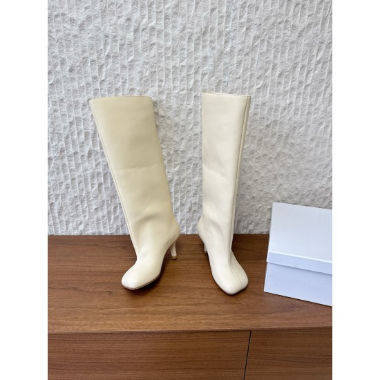 530GG279  Maison Margiela 玛吉拉 25ss秋冬新款 直筒 长靴不过膝 MM6家tabi分趾鞋靴 原版开模双层真皮鞋底 原版套楦鞋型很大方 搭配各种风格都轻松驾驭 小短腿的福音 上身瞬间秒变大长腿 上脚不被常规所拘束，随心所欲做自己～上脚炒鸡柔软舒适▪️鞋面：采用原版进口牛皮▪️内里垫脚：羊皮▪️大底：原版定制意大利双层真皮大底▪️Size：35-39（40.41定制不退不换）