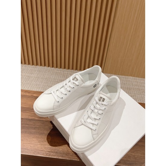 GIVENCHY Sneakers