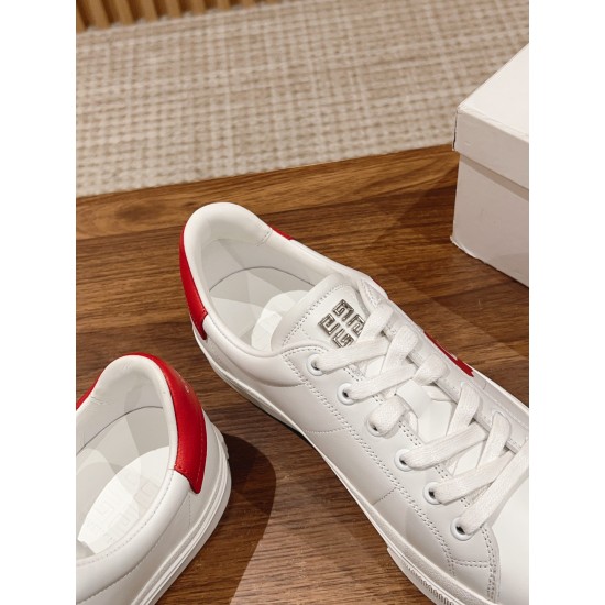 GIVENCHY Sneakers