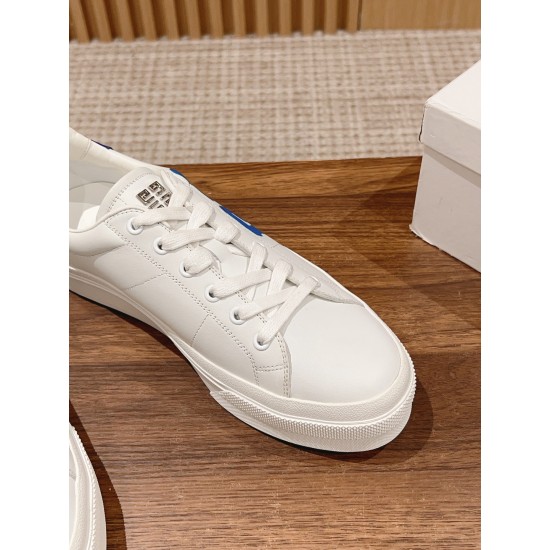 GIVENCHY Sneakers
