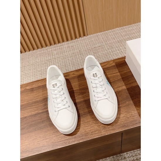 GIVENCHY Sneakers