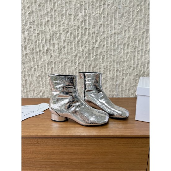 3cm 380G062  MaisonMargiela 马吉拉 25ss秋冬新款 分趾系列 高跟 分趾靴原版套楦鞋型很经典，不管是价格还是品质通通秒杀市场……告别臃肿，专为当代独立、气质都市女性打造高级鞋履 对是小众的佼佼者，百搭王，小众没有那么烂大街，穿上太有气质了▪鞋面：采用原版进口爆裂纹牛皮 ▪内里垫脚：苯染牛皮 ▪大底：原版定制意大利双层真皮大底▪Size：35-39（40.41定做不退换）