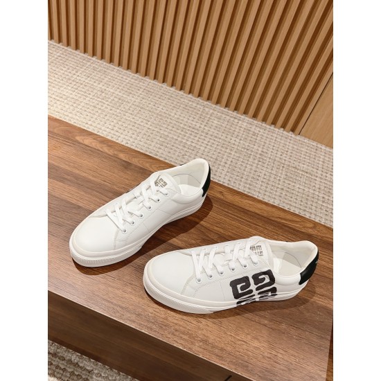 GIVENCHY Sneakers