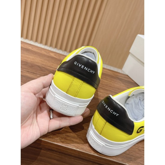 GIVENCHY Sneakers