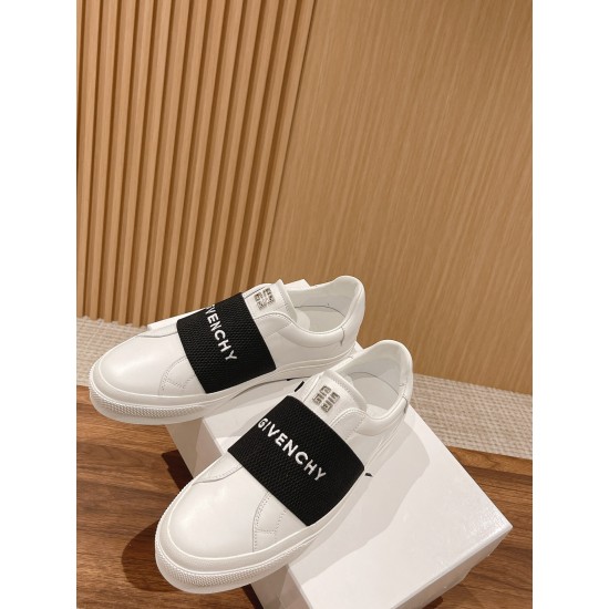 GIVENCHY Sneakers