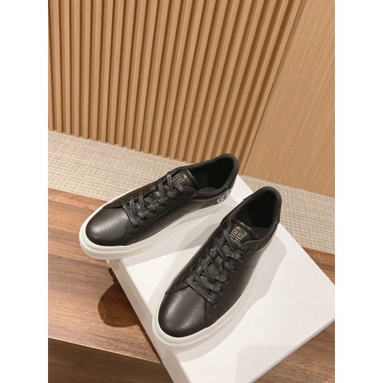GIVENCHY Sneakers