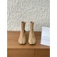 340G279  MaisonMargiela 马吉拉 25ss秋冬新款 分趾系列 高跟 分趾靴原版套楦鞋型很经典，不管是价格还是品质通通秒杀市场……告别臃肿，专为当代独立、气质都市女性打造高级鞋履 对是小众的佼佼者，百搭王，小众没有那么烂大街，穿上太有气质了▪鞋面：采用原版进口原版羊皮/爆裂纹牛皮 ▪内里垫脚：苯染牛皮 ▪大底：原版定制双层真皮大底▪Size：35-39（40定做不退换）
