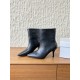 360G279  Maison Margiela 马吉拉 25ss秋冬新款 高跟 短靴简易百搭尖头靴子，北欧小众风情～简约的设计  独特头型设计 让脚丫子变的更加自由自在！想怎么走，就怎么走 ……无约束！套筒设计简单的流畅线条修饰脚型，好穿舒适耐看！▪鞋面：采用原版进口小牛皮▪内里垫脚：水染牛皮▪跟高：7.5cm▪鞋底：原版定制意大利真皮大底▪码数：35-40（40订做不退换）