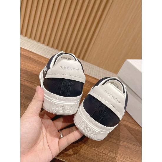 GIVENCHY Sneakers