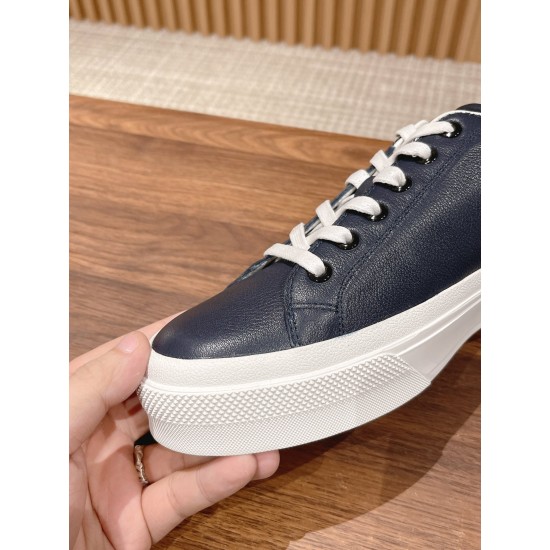 GIVENCHY Sneakers