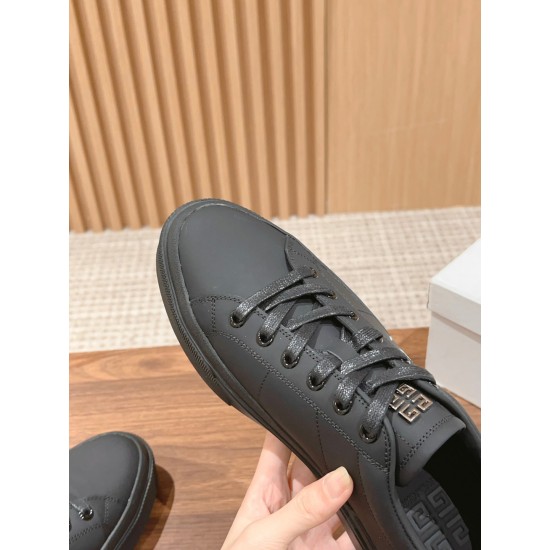 GIVENCHY Sneakers