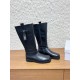 380G279 MaisonMargiela 马吉拉 25ss 秋冬新款 分趾高筒靴火爆来袭！太香了‼️靓丽多彩少女感扑面而来！不容错过的时尚单品  简单又有格调的美 跑量扛把子 必入单品 时尚减龄神器 随性率真的感脚简单高级的设计 融入MM6独有的标志同时满足日常 休闲渡假 百搭 真心巴适意大利真皮大底 分体设计 原版一致材料 对标原单 请认准咱家高货▪鞋面：牛皮▪内里：牛皮▪大底：原版进口发泡大底▪Size：35-39（40定做不退换）