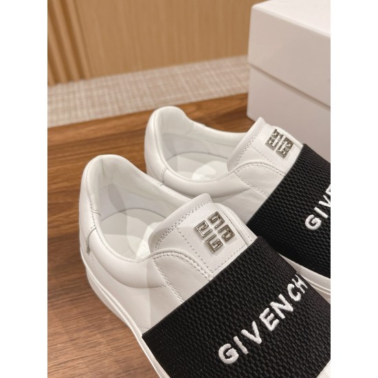 GIVENCHY Sneakers
