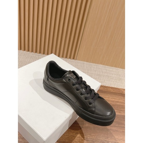 GIVENCHY Sneakers