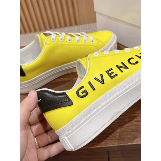 GIVENCHY Sneakers