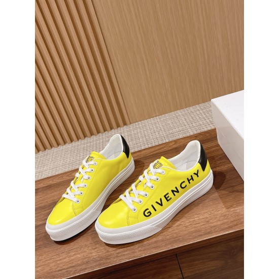 GIVENCHY Sneakers