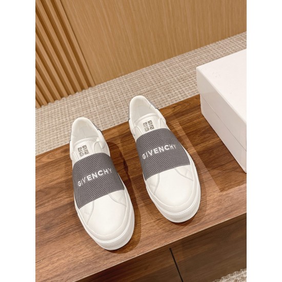 GIVENCHY Sneakers