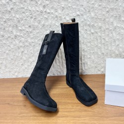 350G279 MaisonMargiela 马吉拉 25ss 秋冬新款 分趾高筒靴火爆来袭！太香了‼️靓丽多彩少女感扑面而来！不容错过的时尚单品  简单又有格调的美 跑量扛把子 必入单品 时尚减龄神器 随性率真的感脚简单高级的设计 融入MM6独有的标志同时满足日常 休闲渡假 百搭 真心巴适意大利真皮大底 分体设计 原版一致材料 对标原单 请认准咱家高货▪鞋面：牛京▪内里：牛皮▪大底：原版进口发泡大底▪Size：35-39（40定做不退换）