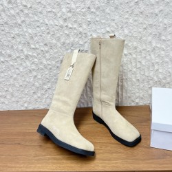 350G279 MaisonMargiela 马吉拉 25ss 秋冬新款 分趾高筒靴火爆来袭！太香了‼️靓丽多彩少女感扑面而来！不容错过的时尚单品  简单又有格调的美 跑量扛把子 必入单品 时尚减龄神器 随性率真的感脚简单高级的设计 融入MM6独有的标志同时满足日常 休闲渡假 百搭 真心巴适意大利真皮大底 分体设计 原版一致材料 对标原单 请认准咱家高货▪鞋面：牛京▪内里：牛皮▪大底：原版进口发泡大底▪Size：35-39（40定做不退换）