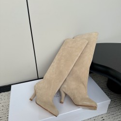 440Maison Margiela 24ss 玛吉拉麂皮宽筒直筒长靴 细高跟高筒靴分趾tabi靴原版开模双层真皮鞋底 原版套楦鞋型很大方 搭配各种风格都️轻松驾驭 小短腿的福音 上身瞬间秒变大长腿 ✔️上脚不被常规所拘束，随心所欲做自己～上脚炒鸡柔软舒适▪️鞋面：进口原版真皮▪️内里：原版真皮▪️大底：原版意大利双层真皮底跟▪️Size：35-39（40定制不退不换）