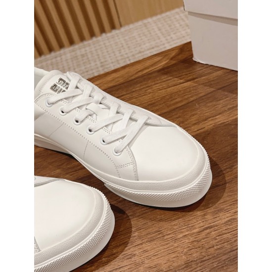GIVENCHY Sneakers