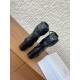 420G321  Maison Margiela 马吉拉 25ss秋冬新款 分趾绑带宽松 高跟靴MM6家tabi分趾 秋冬新品最高版本买手代购完美分趾tabi靴原版开模双层真底 原版套楦鞋型很大方 搭配各种风格都可以轻松驾驭 小短腿的福音 上身瞬间秒变大长腿 上脚不被常规所拘束，随心所欲做自己 上脚炒鸡柔软舒适▪鞋面：采用原版进口牛皮▪内里垫脚：羊皮▪跟高：7 5cm▪大底：原版定制意大利真皮大底▪Size：35-39（40 定制不退换）