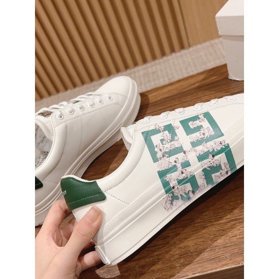 GIVENCHY Sneakers